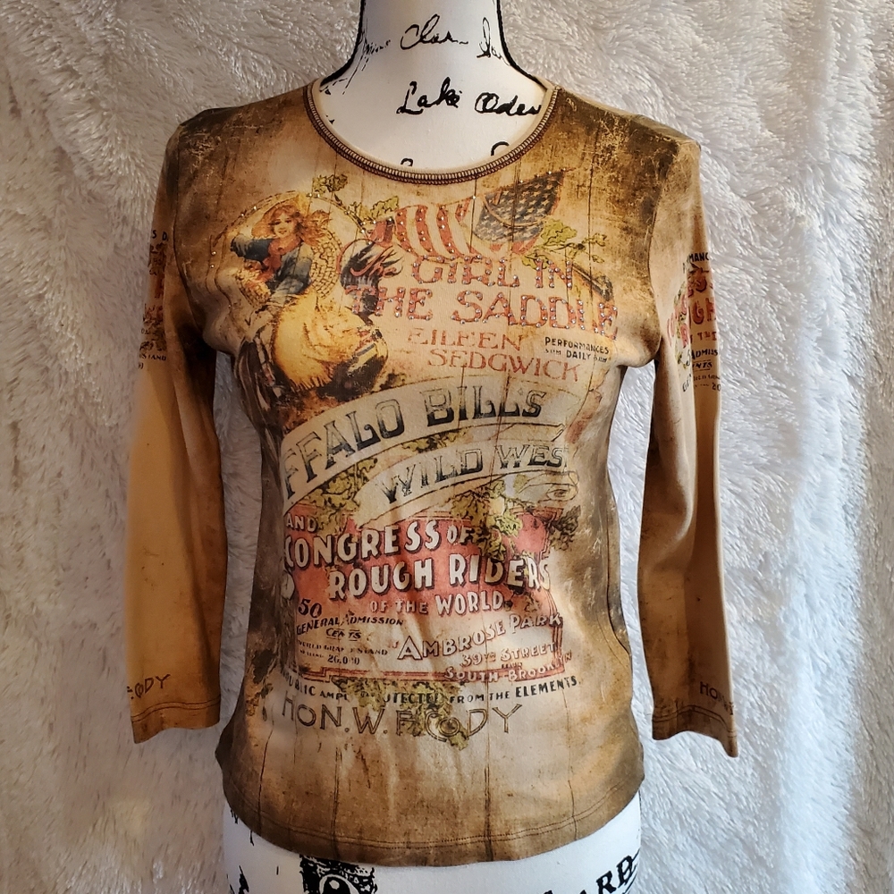 SKINNY MINNIE Graphic Top - Large